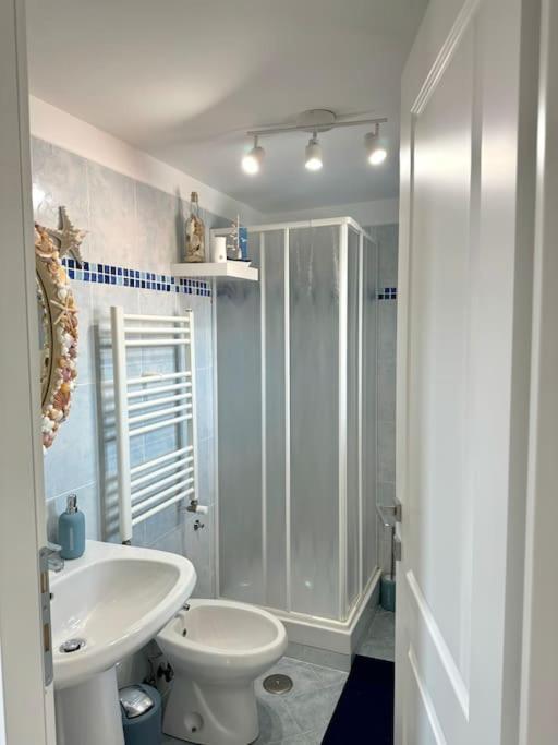 Casa Vacanza Elislor Apartments Фиумичино Екстериор снимка