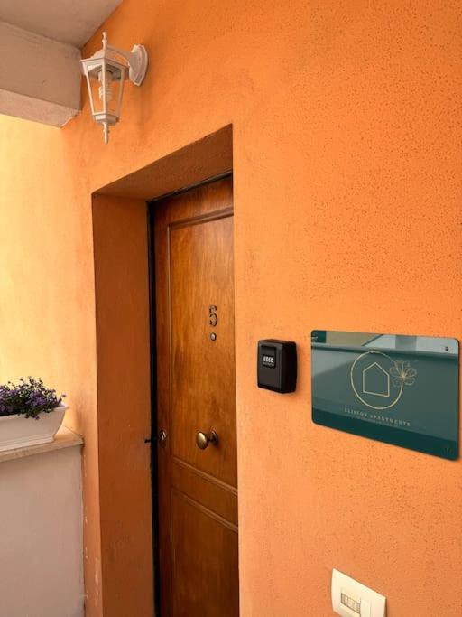 Casa Vacanza Elislor Apartments Фиумичино Екстериор снимка